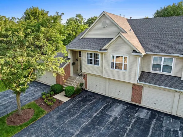 1636 Columbia CIR #2, Bartlett, IL 60103