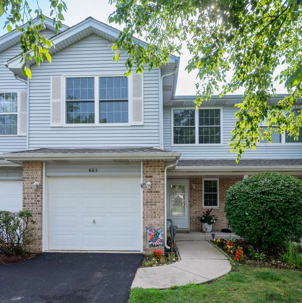 665 N Katherine LN, Addison, IL 60101