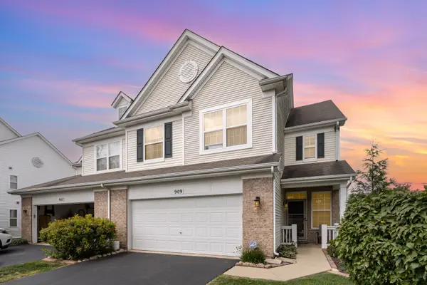 909 Bluebell CIR, Joliet, IL 60431