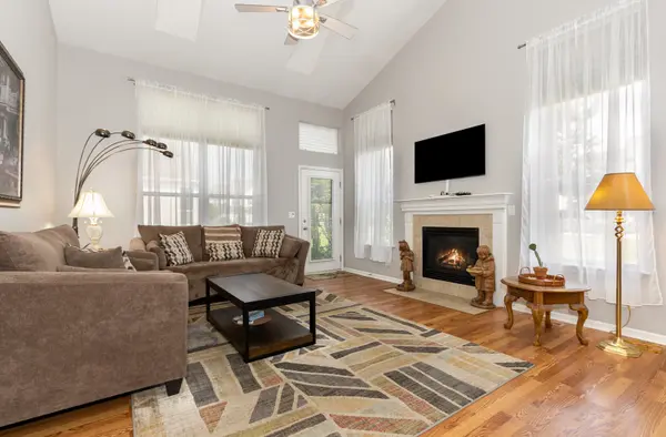 909 Bluebell CIR, Joliet, IL 60431
