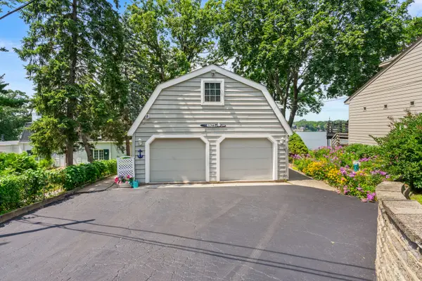 4923 E Lake Shore DR, Wonder Lake, IL 60097