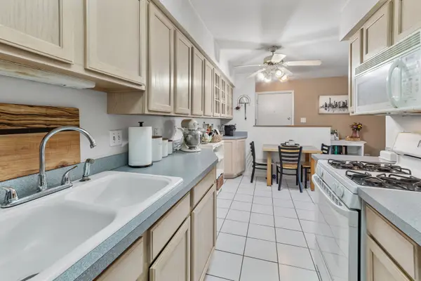 1611 N Windsor DR #306, Arlington Heights, IL 60004