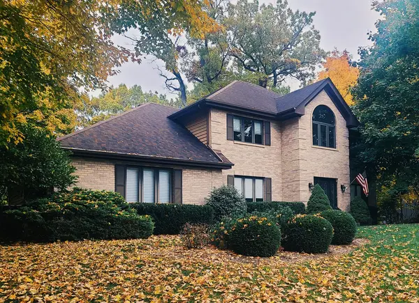 5N461 Hidden Springs DR, St. Charles, IL 60175