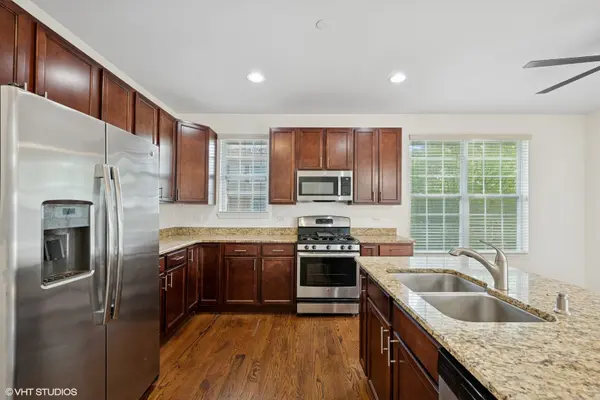 1529 E Arbor LN, Arlington Heights, IL 60004