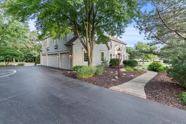 3218 Opengate RD, Crystal Lake, IL 60012