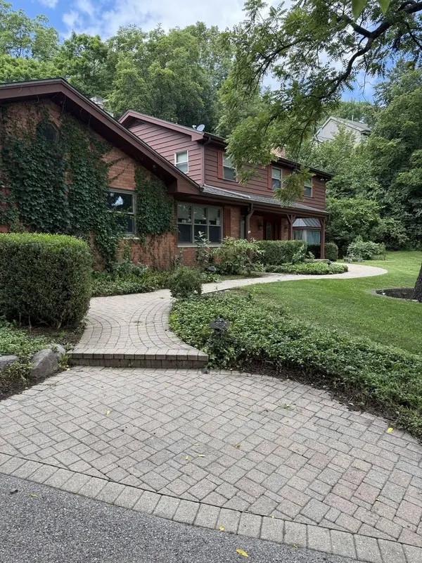 36W251 Oak Hill DR, West Dundee, IL 60118