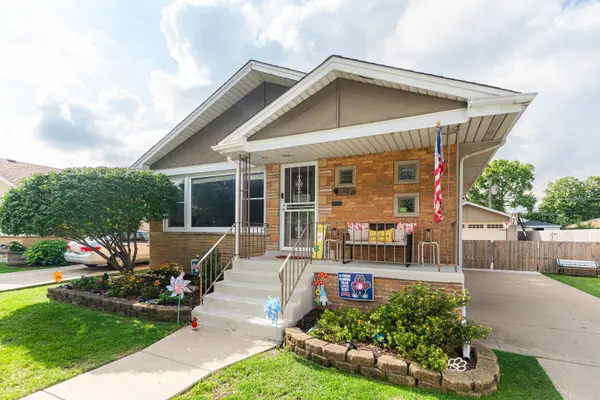 4617 W 100th PL, Oak Lawn, IL 60453