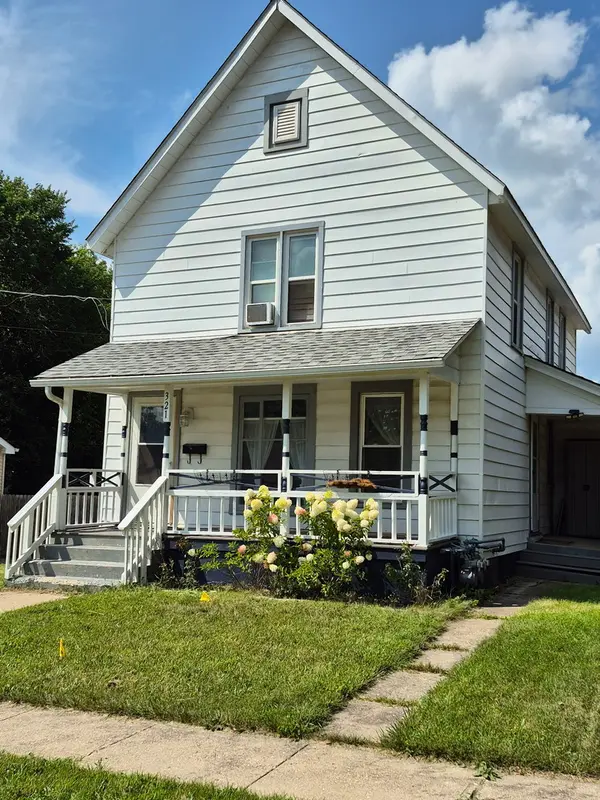 321 Hoy AVE, Woodstock, IL 60098