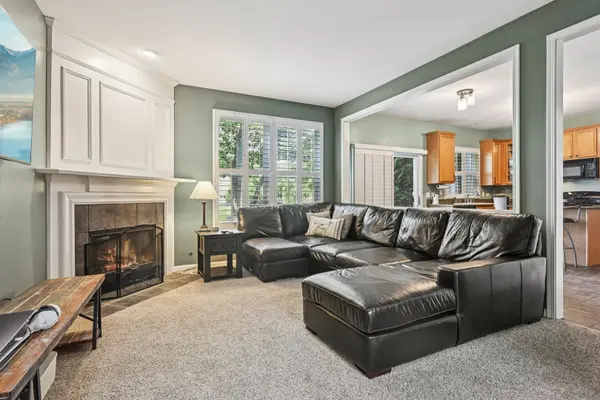 564 Woods Creek LN, Algonquin, IL 60102