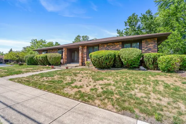 18561 Carriage LN, Lansing, IL 60438