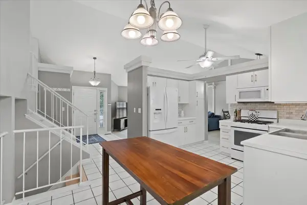 232 Lexington CT, Grayslake, IL 60030