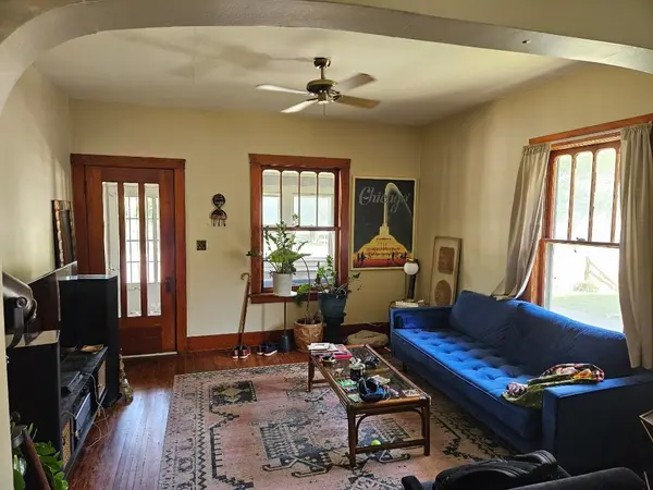 25 S Lord ST, Carpentersville, IL 60110