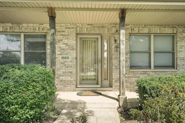 1665 Fox Hound TRL, Beecher, IL 60401