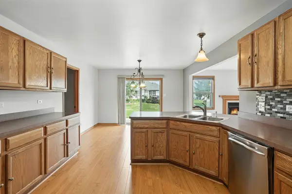 1665 Fox Hound TRL, Beecher, IL 60401