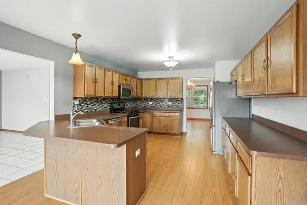 1665 Fox Hound TRL, Beecher, IL 60401