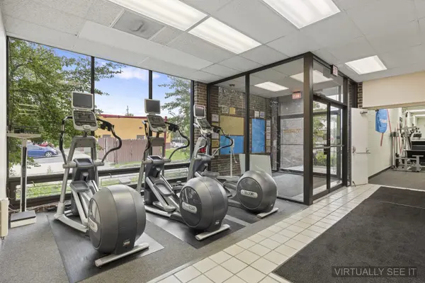 830 E Roosevelt RD, Lombard, IL 60148