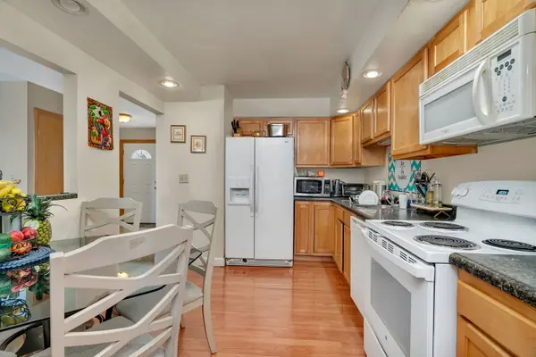 208 Porter LN #208, Bolingbrook, IL 60440