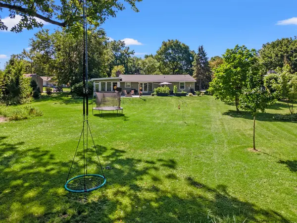 560 Woodland DR, Crystal Lake, IL 60014