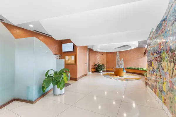 6301 N Sheridan RD #11D, Chicago, IL 60660