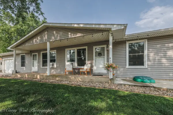 1509 Oak LN, Sycamore, IL 60178