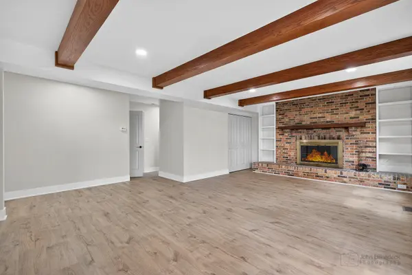 3961 Whispering Trails DR, Hoffman Estates, IL 60192