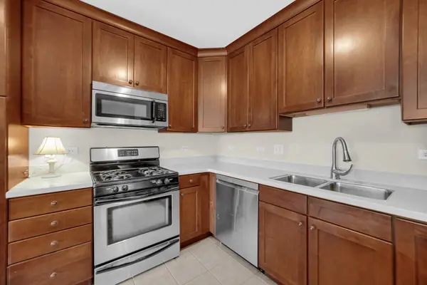 275 E Railroad AVE #205, Bartlett, IL 60103