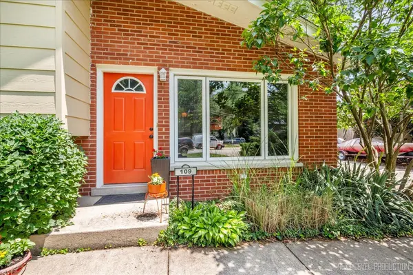 109 S Western AVE, Bartlett, IL 60103
