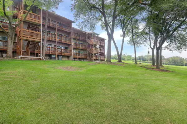 5803 Oakwood DR #C, Lisle, IL 60532
