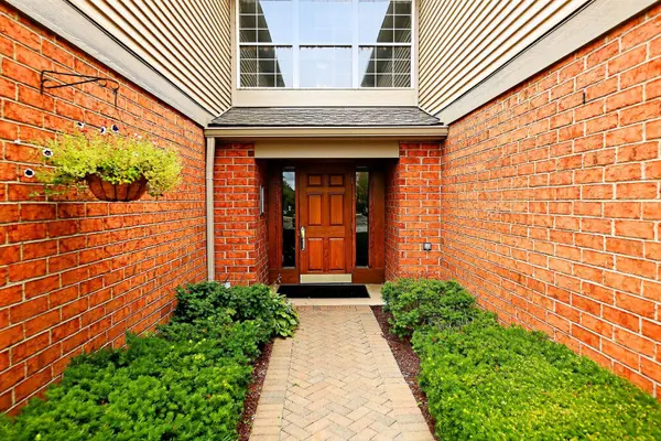 131 Kristin CIR #5, Schaumburg, IL 60195