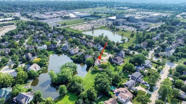 2131 Warwick LN, Glenview, IL 60026