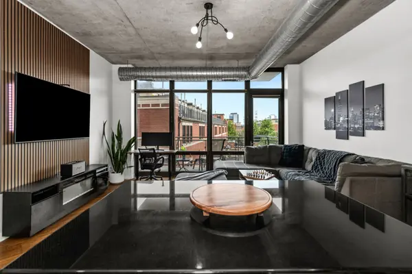1000 N Kingsbury ST #304, Chicago, IL 60610