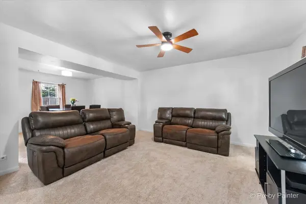 802 Lexington CIR #802, Hanover Park, IL 60133