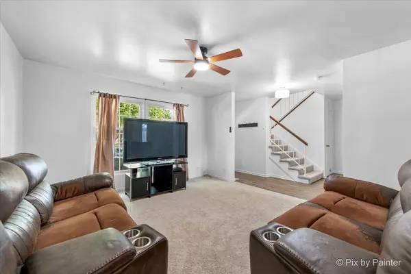 802 Lexington CIR #802, Hanover Park, IL 60133