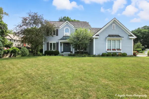 2598 Dover CT, Lindenhurst, IL 60046