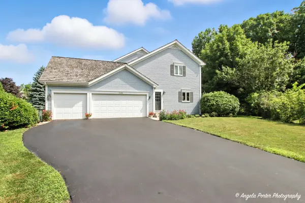 2598 Dover CT, Lindenhurst, IL 60046