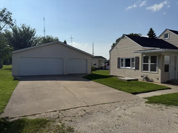 219 E 1st ST, Cedar Point, IL 61316