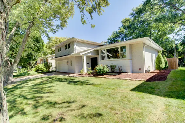 212 Richard RD, Naperville, IL 60540