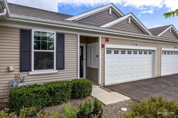 938 Darwin ST, North Aurora, IL 60542