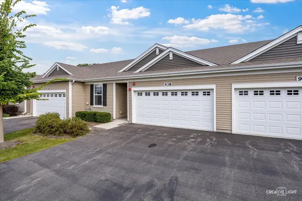938 Darwin ST, North Aurora, IL 60542