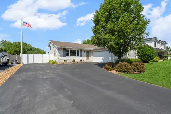 805 Stonegate RD, New Lenox, IL 60451
