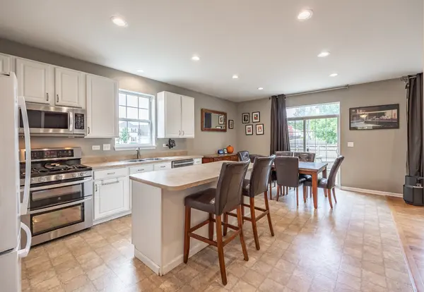 3086 Wickenden AVE, Elgin, IL 60124