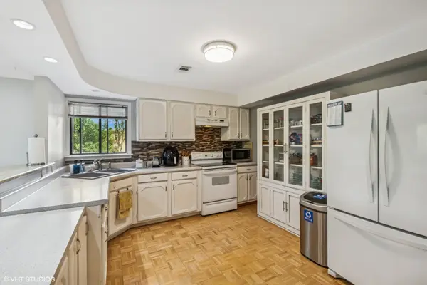 1255 W Prospect AVE #208, Mount Prospect, IL 60056
