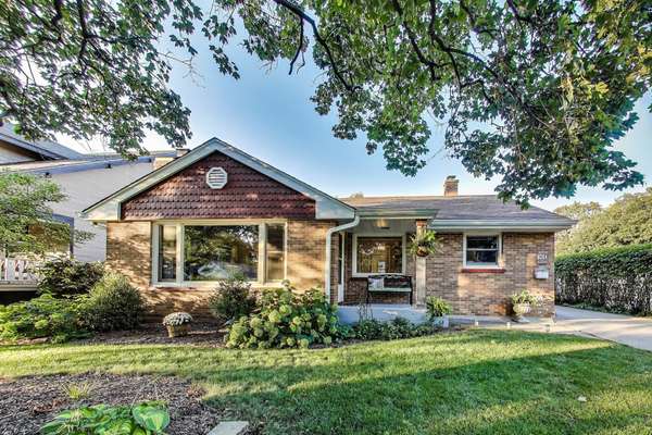 170 Eastview AVE, Crystal Lake, IL 60014
