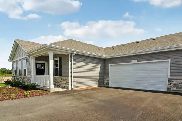 1075 Savannah LN, Pingree Grove, IL 60140