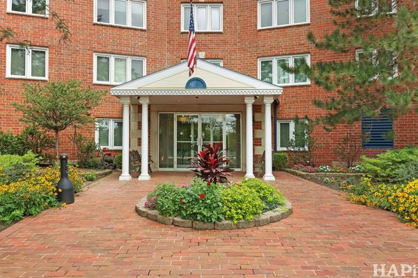 6701 N Milwaukee AVE #202, Niles, IL 60714