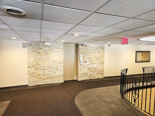 500 Thames Pkwy #2K, Park Ridge, IL 60068