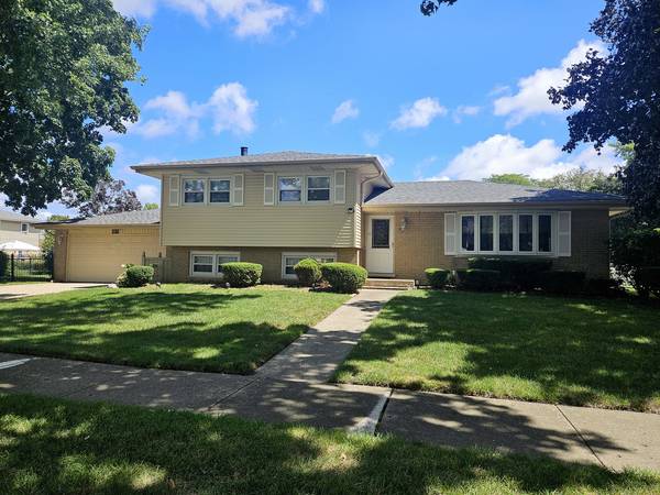 962 Twilight LN, Wheeling, IL 60090
