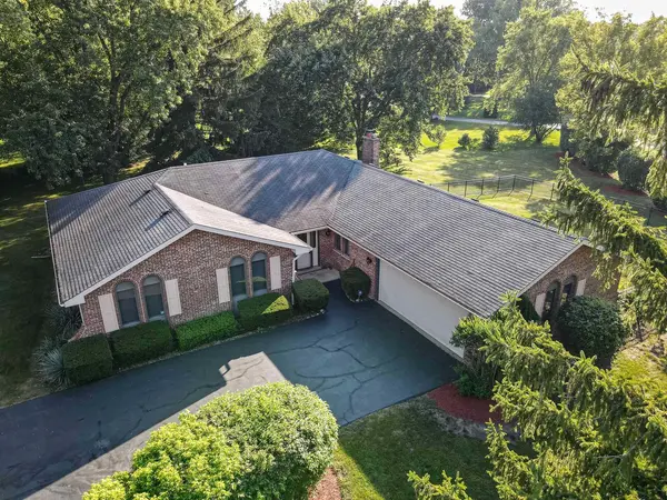 29W431 Sunset Ridge DR, Bartlett, IL 60103