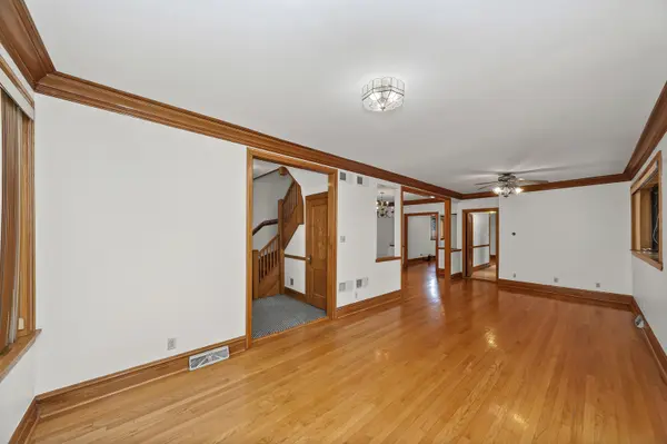 3011 S Emerald AVE, Chicago, IL 60616