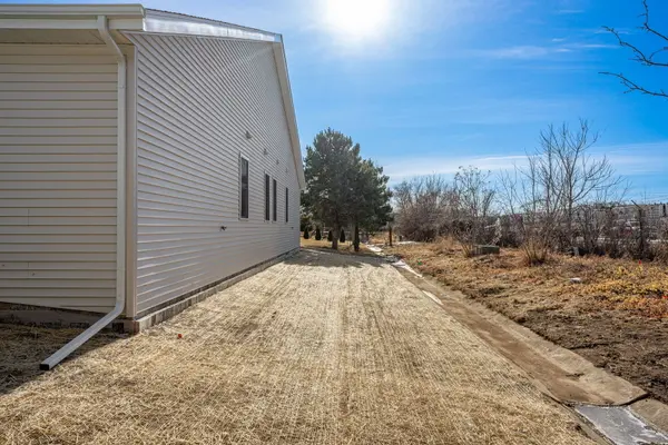 568 Fuller LN, Belvidere, IL 61008